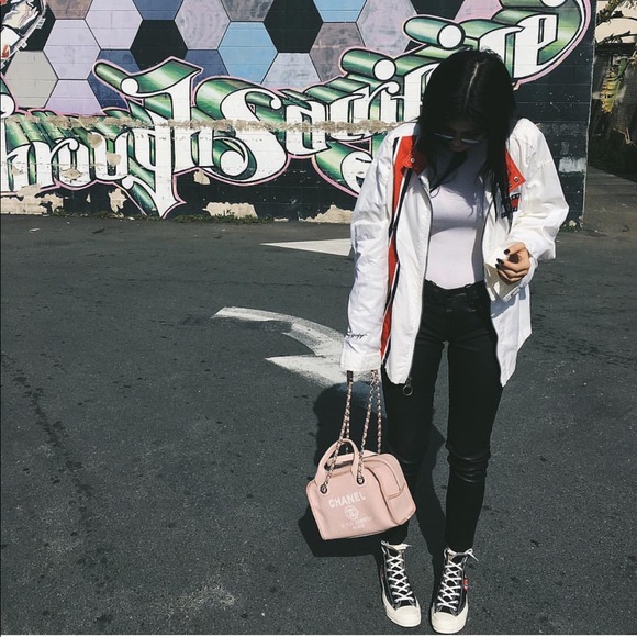 Chanel Deauville Bowler ASO Kylie Jenner - Picture 3 of 8